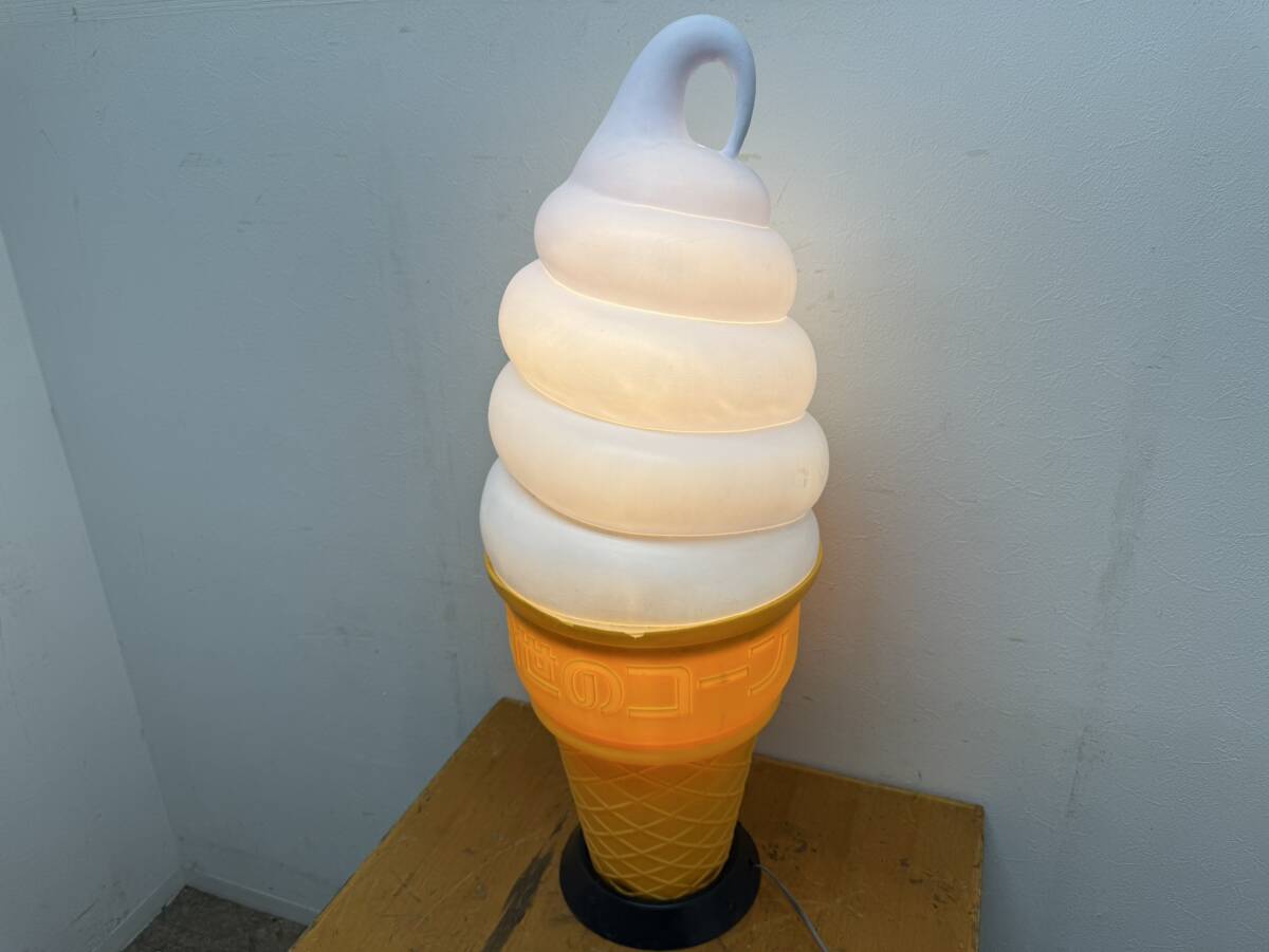 日世コーンのソフトクリーム電飾看板（ソフトサインスタンド）