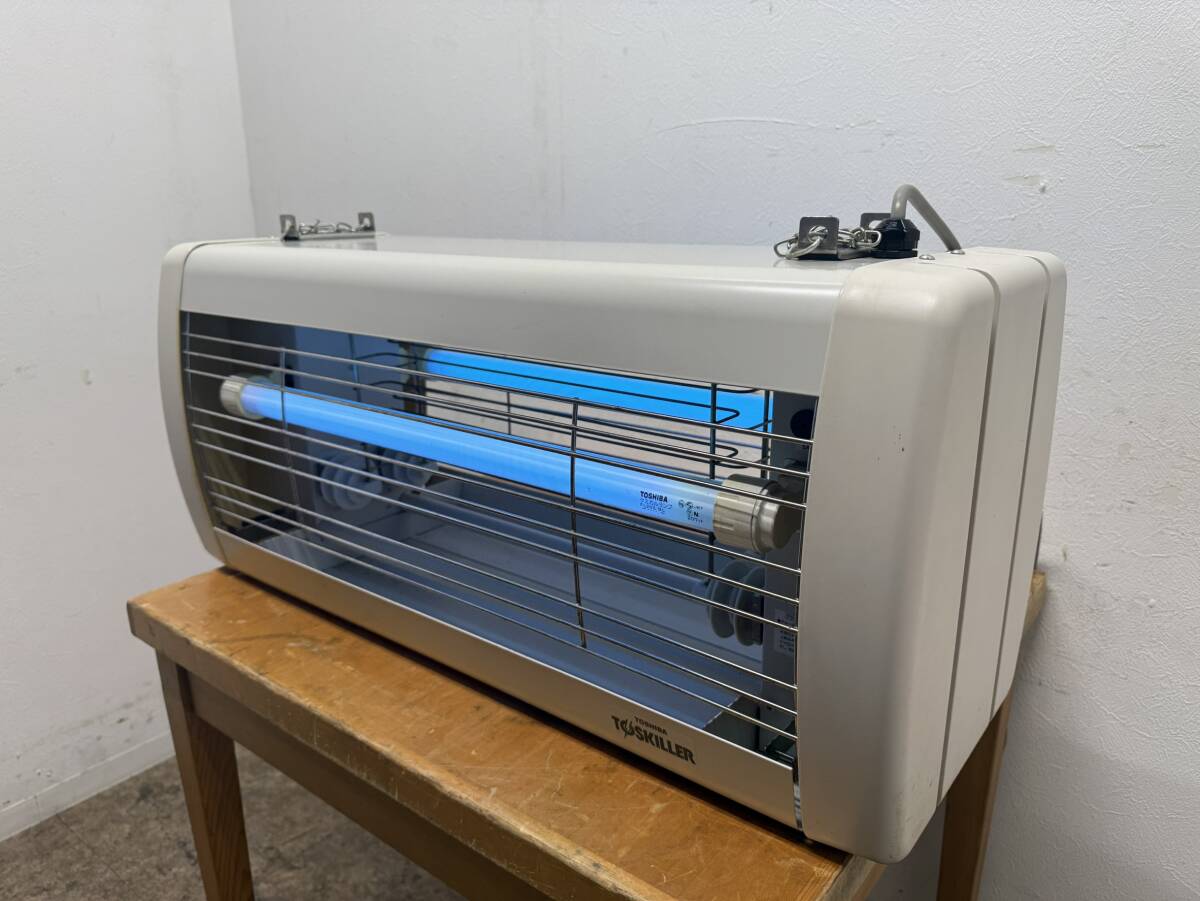 東芝　TOSHIBA　電撃殺虫器　屋内　軒下　電子スターター式　ライトグレー　低力率　2019年製　TEK-20212-SL17